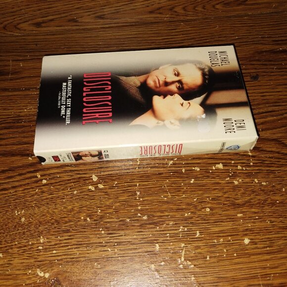 Disclosure (VHS, 1994) Michael Douglas Demi Moore - Picture 4 of 6